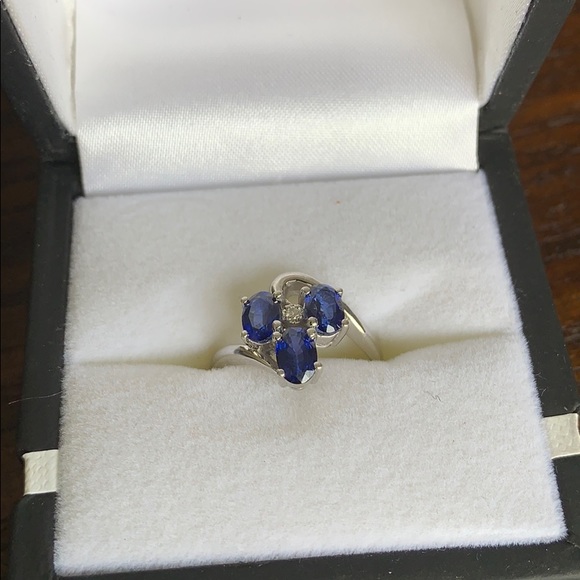 14Kt white gold diamond and sapphire ring - Picture 3 of 4